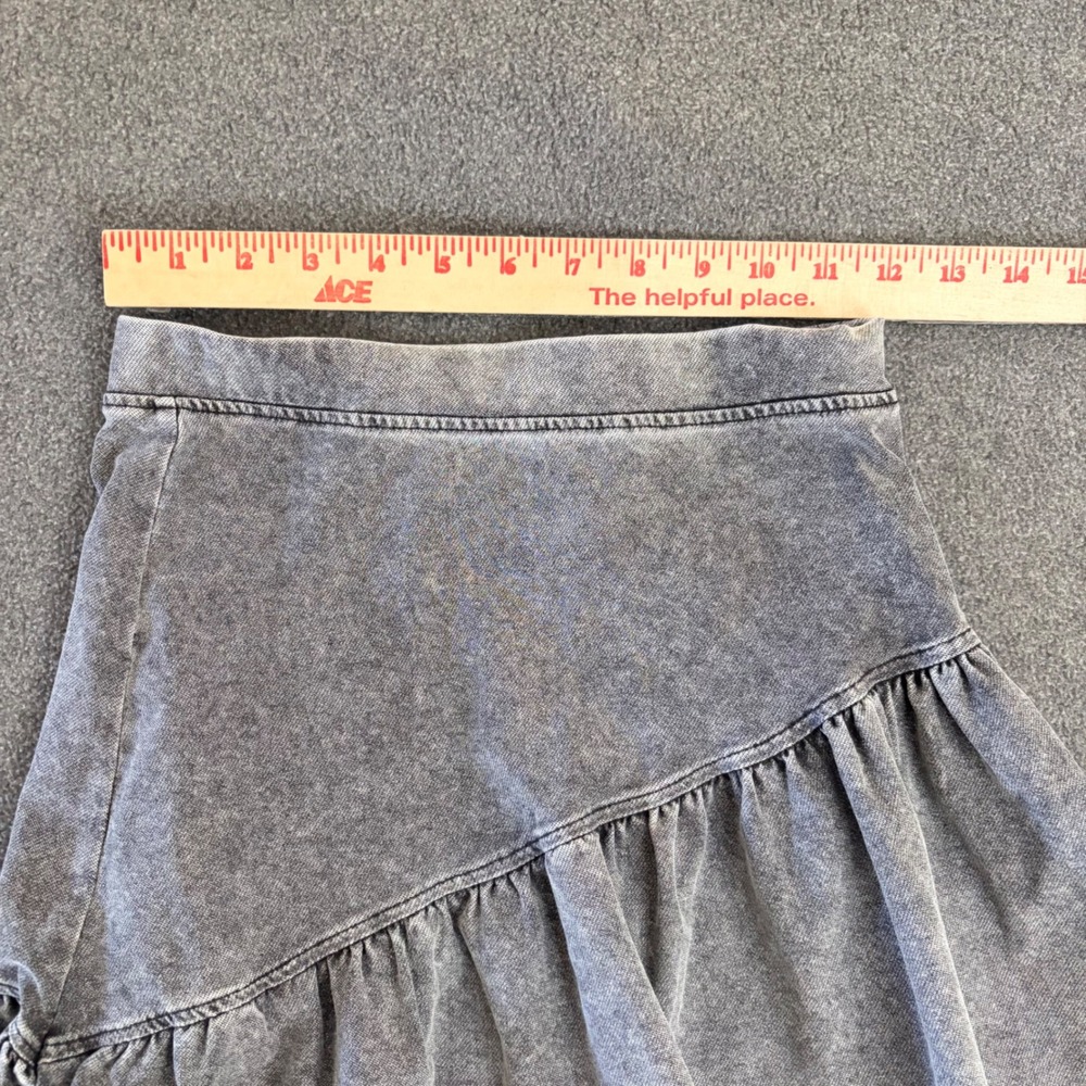 H&M Ruffle Hem Skirt Girls 8/10 Grey Excellent Acid Wash Asymmetrical Denim - Picture 2 of 8